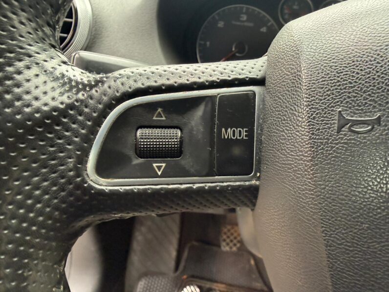 
								AUDI A3 pilns									