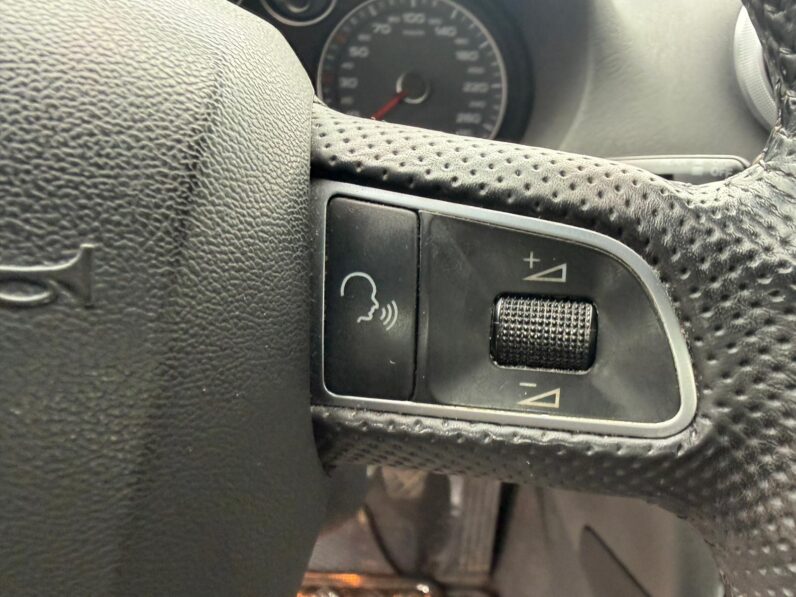 
								AUDI A3 pilns									