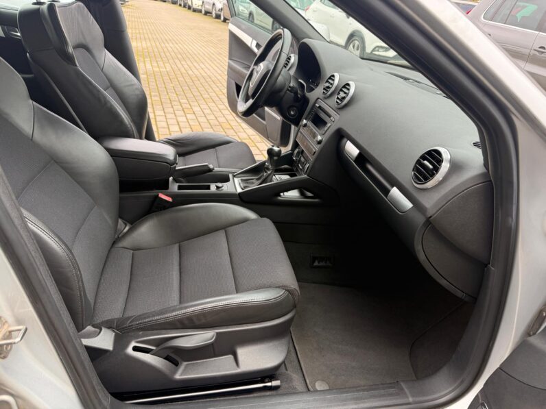 
								AUDI A3 pilns									