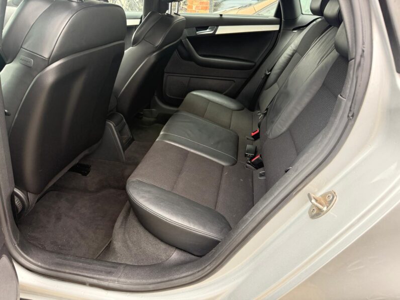 
								AUDI A3 pilns									